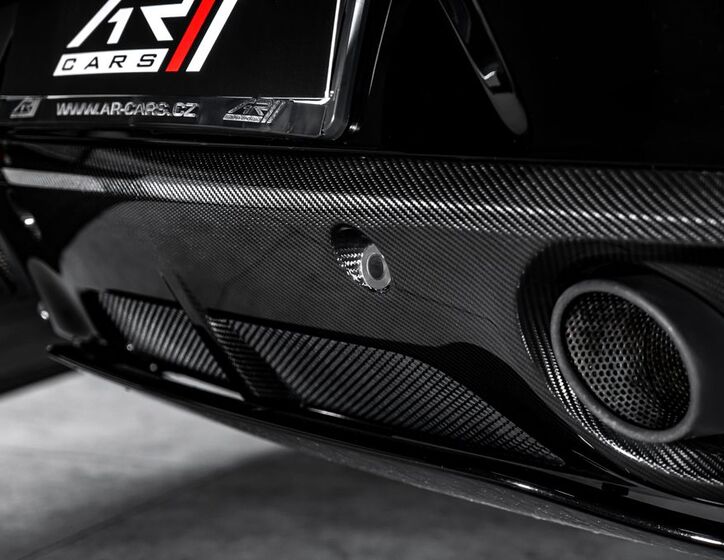 Aston Martin Vanquish 18