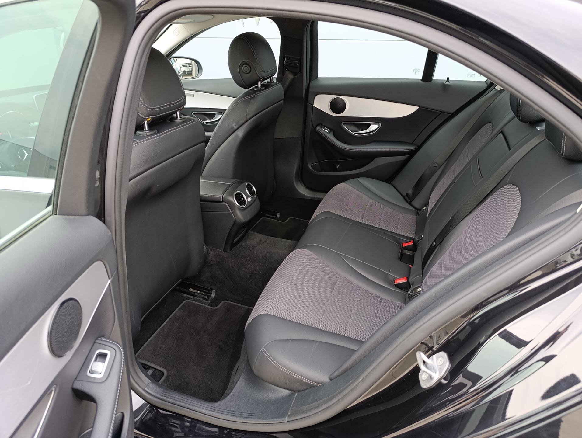 Mercedes-Benz Třídy C Sedan / Limuzína 2,1 l 125 kw