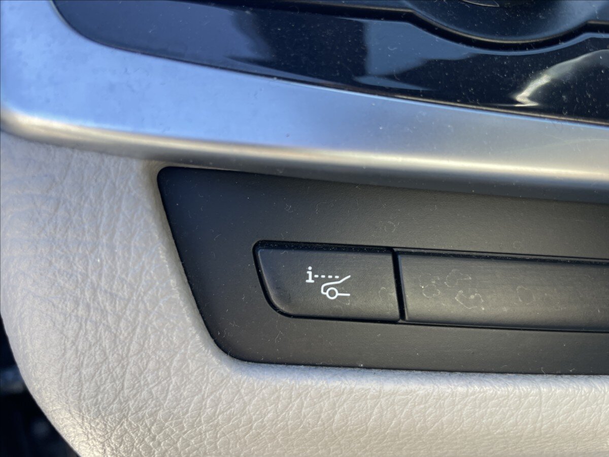 BMW Řada 5 Kombi 3,0 l 180 kw