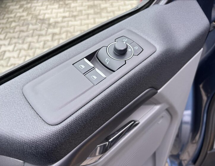 Ford Tourneo Custom 23