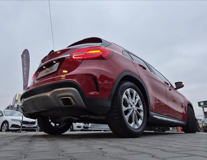 Mercedes-Benz GLA SUV 1,6 l 115 kw