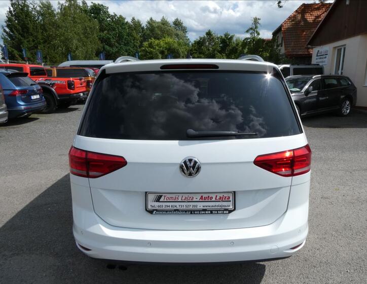 Volkswagen Touran 8