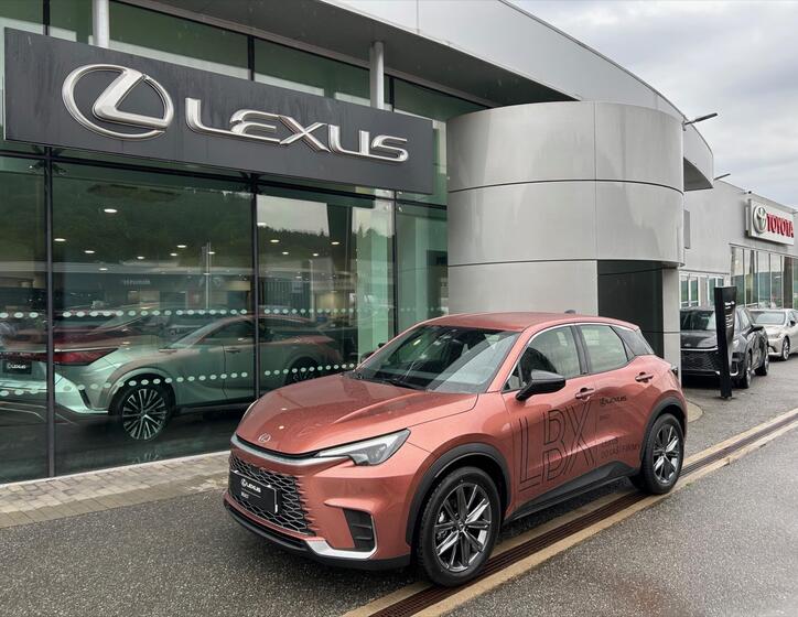 Lexus LBX 1
