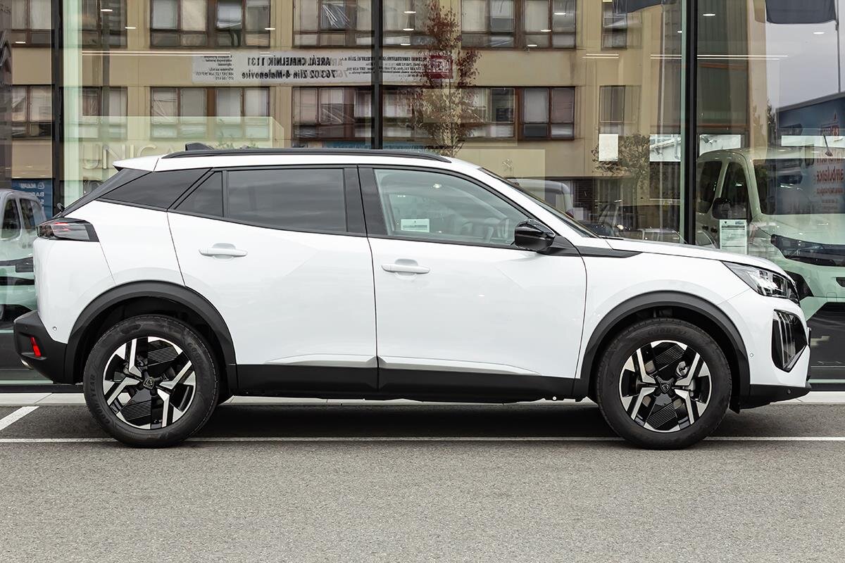 Peugeot 2008 SUV 1,2 l 0