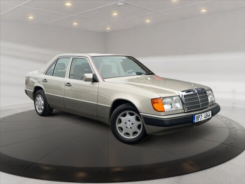 Mercedes-Benz 124 Sedan 2,3 l 97 kw