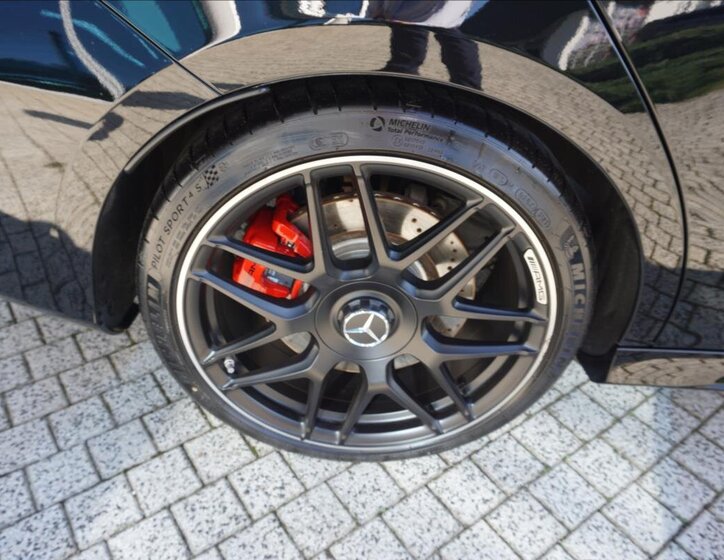 Mercedes-Benz CLA Kombi 2,0 l 310 kw