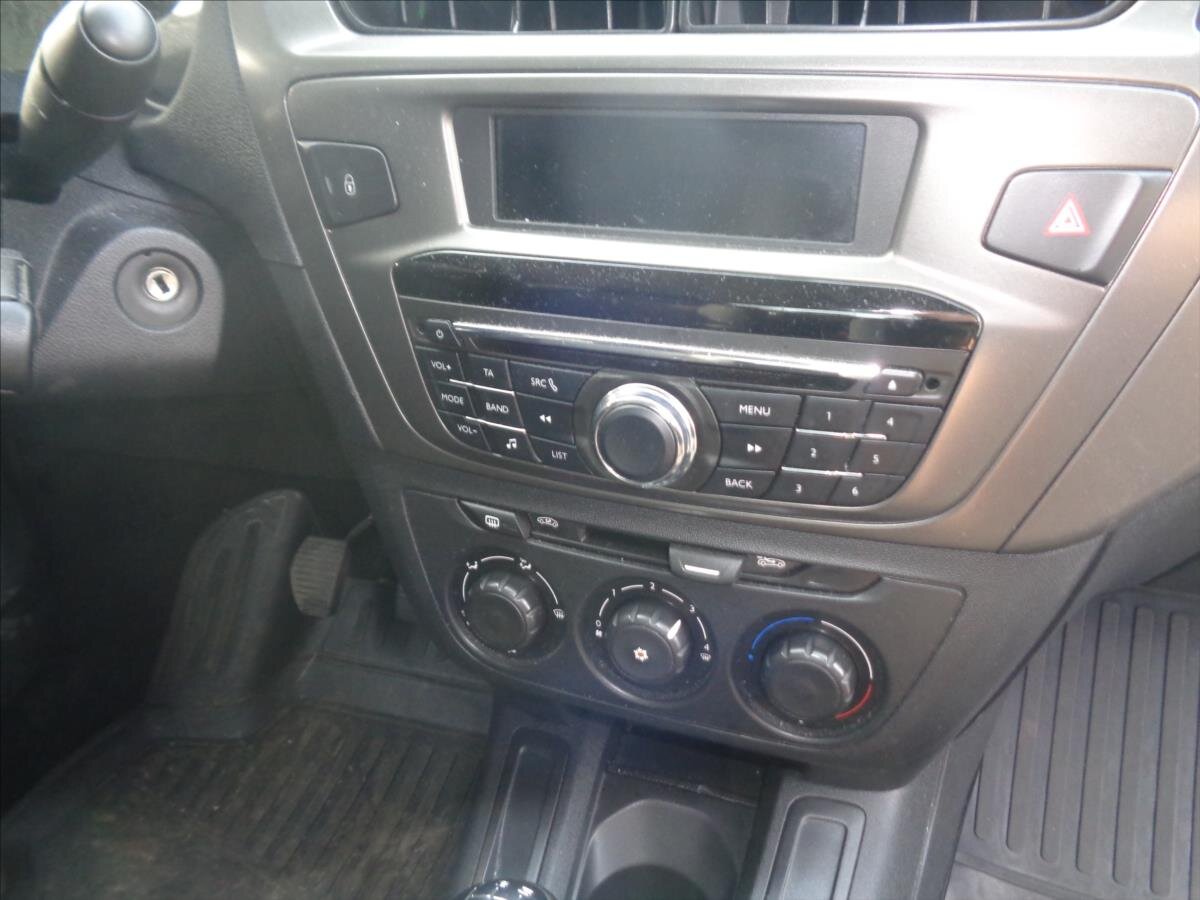 Peugeot 301 Sedan 1,6 l 73 kw