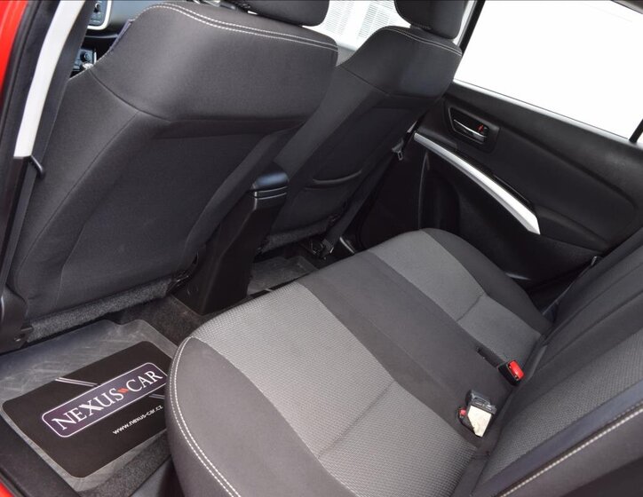 Suzuki SX4 S-Cross Hatchback 1,6 l 88 kw