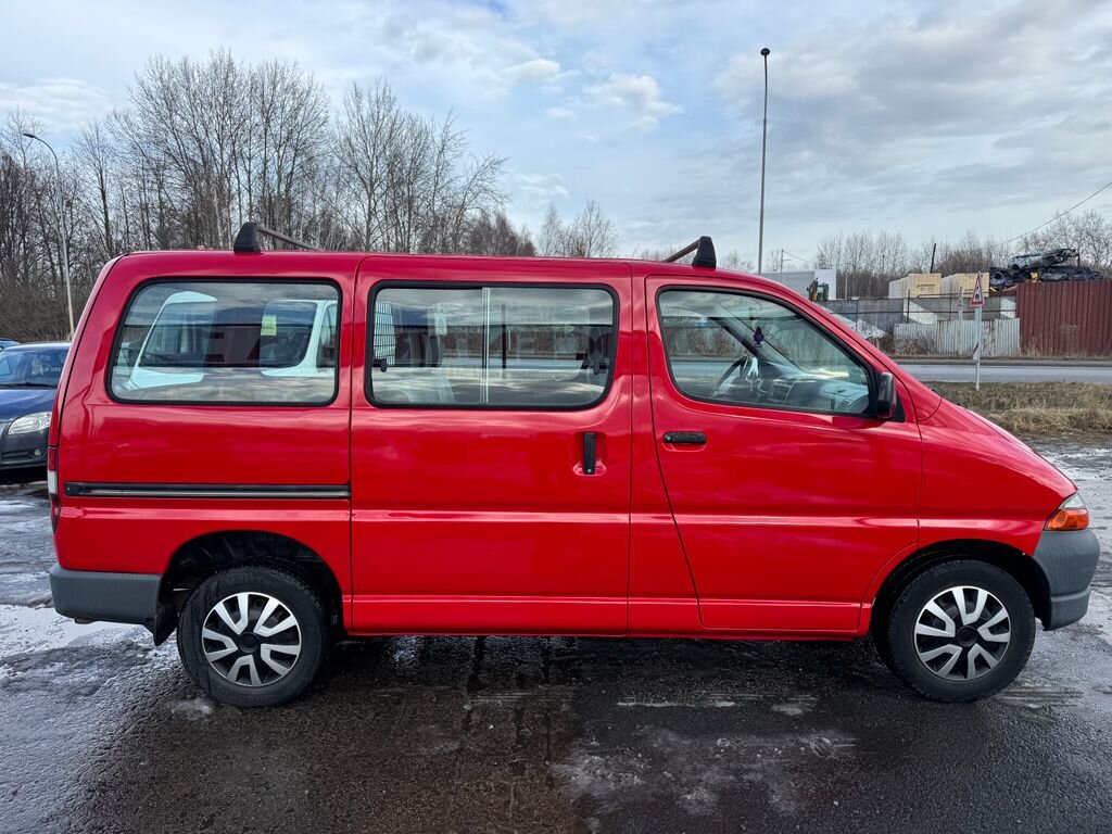 Toyota Hi-Ace Skříň 2,4 l 55 kw