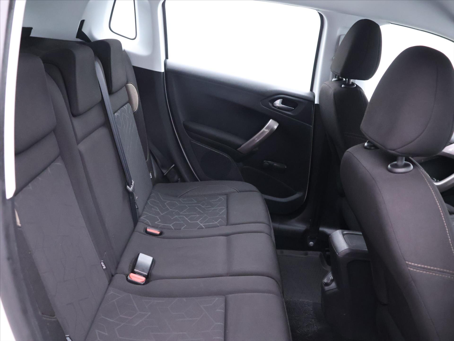 Peugeot 2008 SUV 1,2 l 81 kw