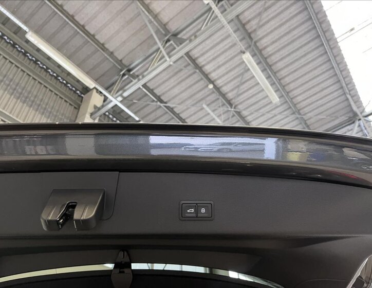 Audi Q8 e-tron SUV 0,0 300 kw