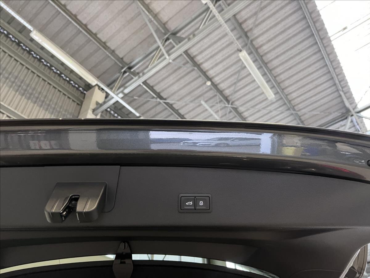 Audi Q8 e-tron SUV 0,0 300 kw