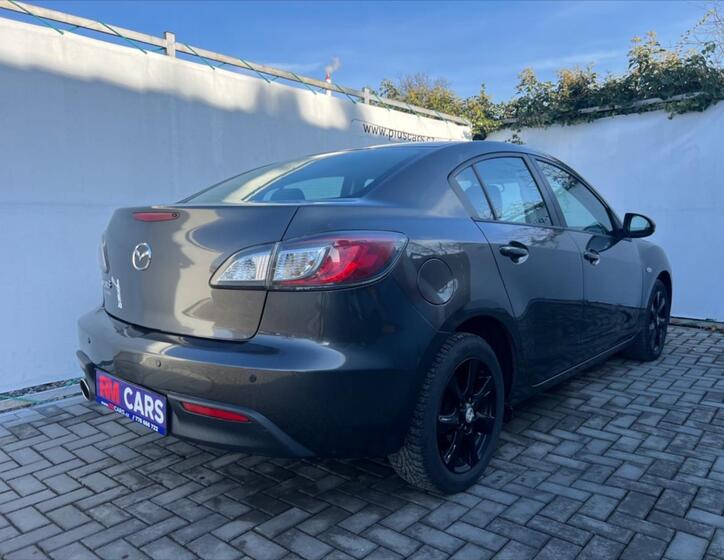 Mazda 3 4