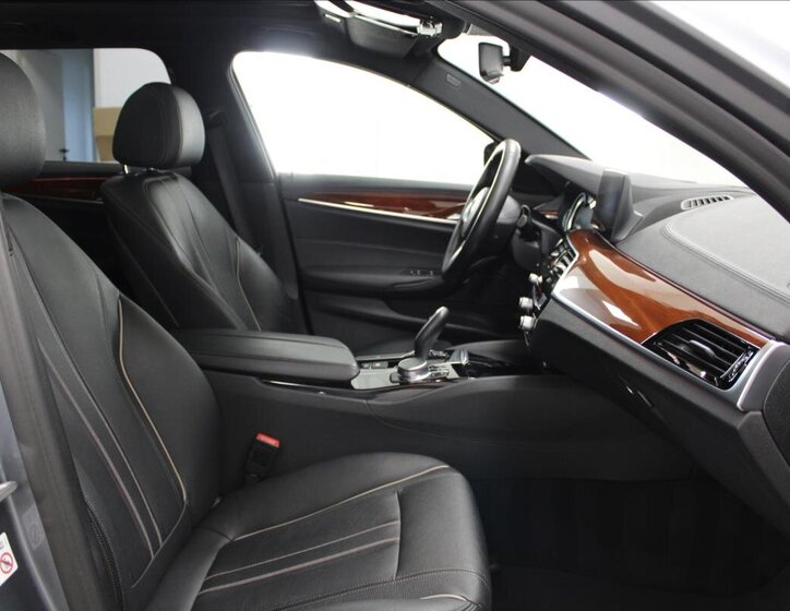 BMW Řada 5 Kombi 2,0 l 140 kw