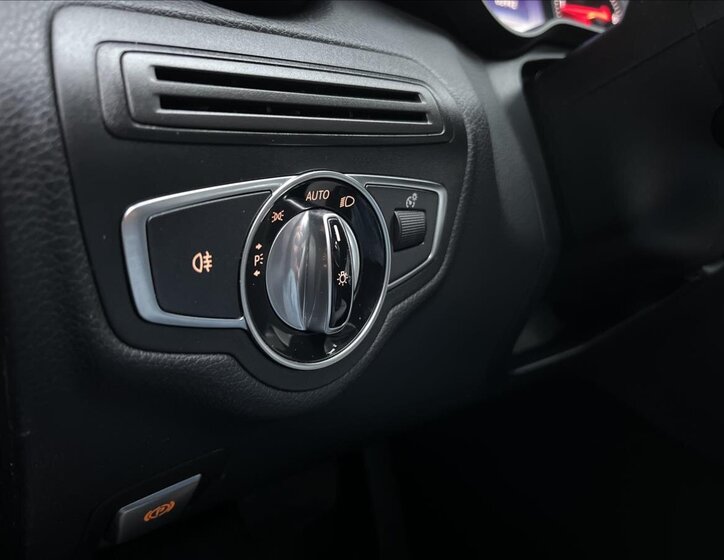 Mercedes-Benz Třídy C Sedan 2,1 l 100 kw