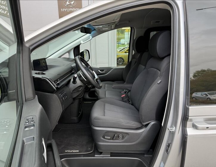 Hyundai Staria 7