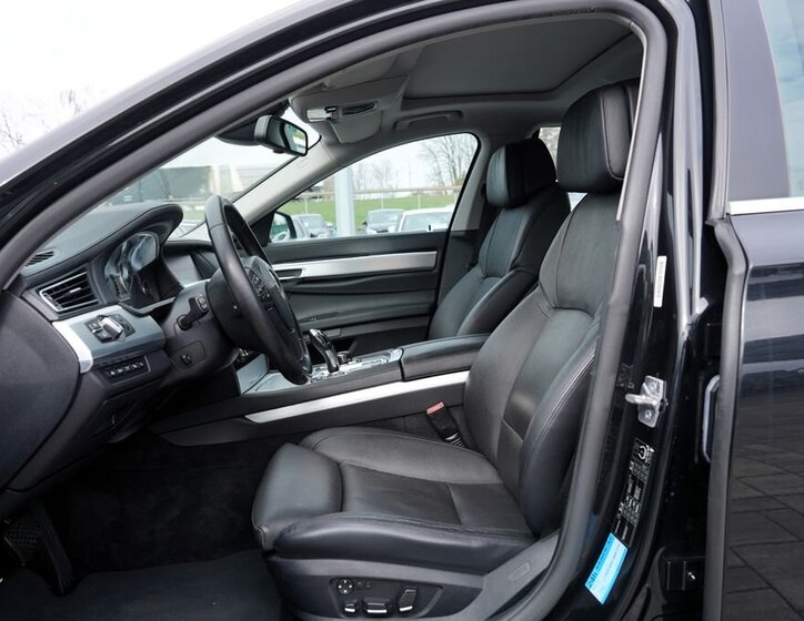 BMW Řada 7 Sedan / Limuzína 3,0 l 180 kw