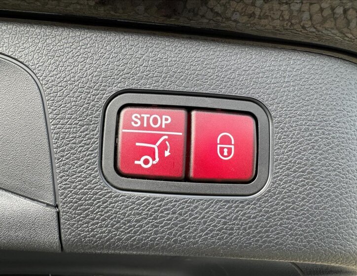 Mercedes-Benz EQC 32