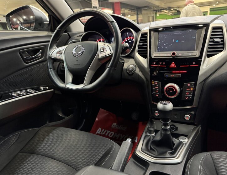 SsangYong Tivoli SUV 1,6 l 94 kw