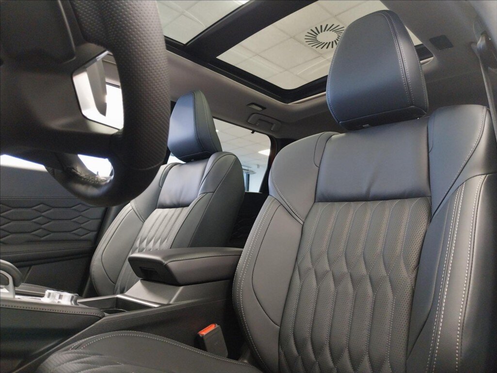 Mitsubishi Outlander SUV / Terénní 2,4 l 225 kw