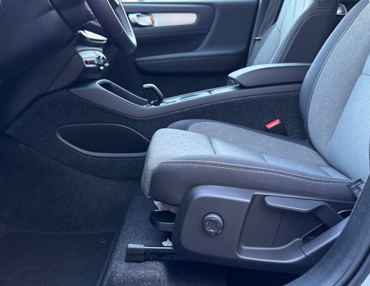 Volvo XC40 SUV / Terénní 2,0 l 120 kw