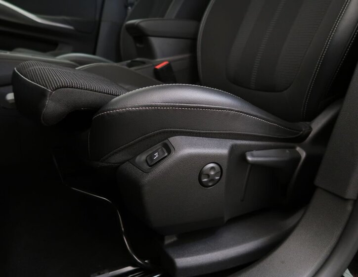 Opel Grandland SUV 1,2 l 96 kw