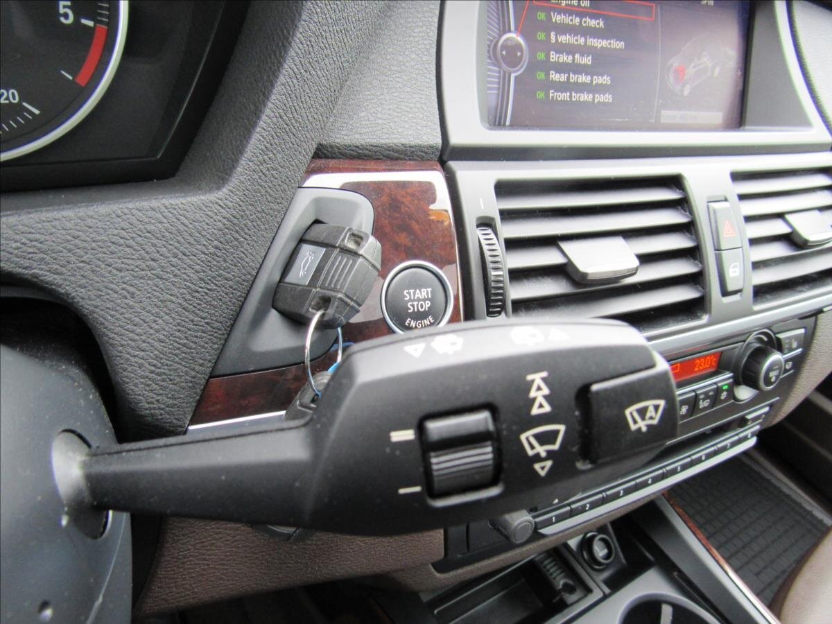 BMW X5 Kombi 3,0 l 225 kw