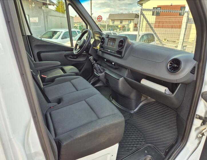 Mercedes-Benz Sprinter 16
