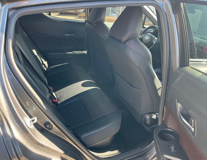 Toyota C-HR SUV / Terénní 1,8 l 72 kw