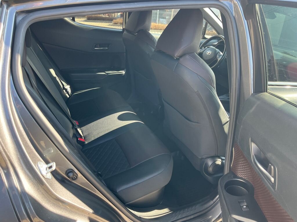 Toyota C-HR SUV / Terénní 1,8 l 72 kw