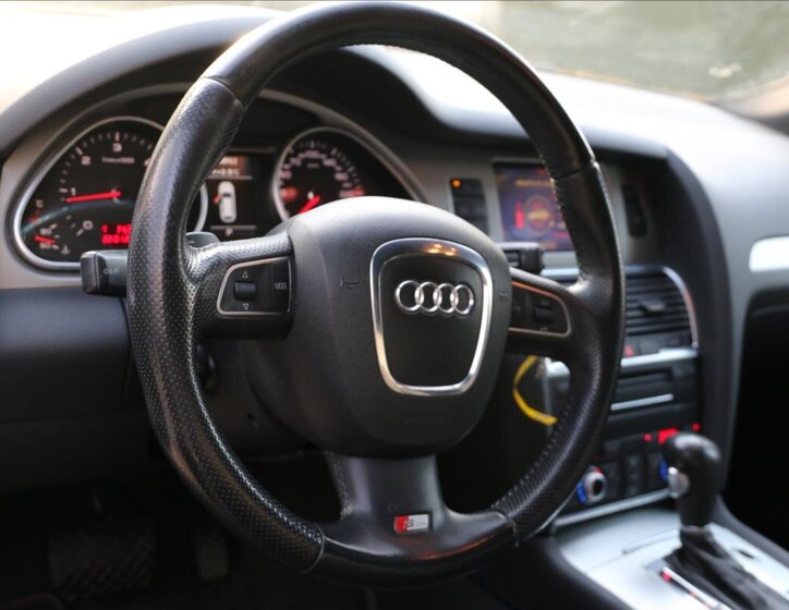 Audi Q7 Kombi 3,0 l 176 kw