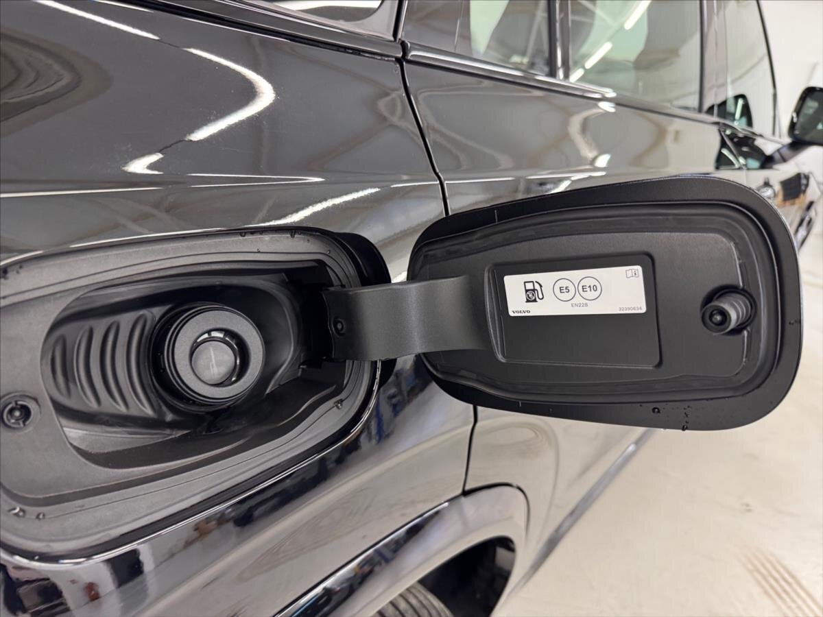 Volvo XC90 SUV 2,0 l 335 kw