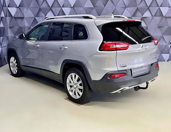 Jeep Cherokee SUV / Terénní 2,0 l 125 kw