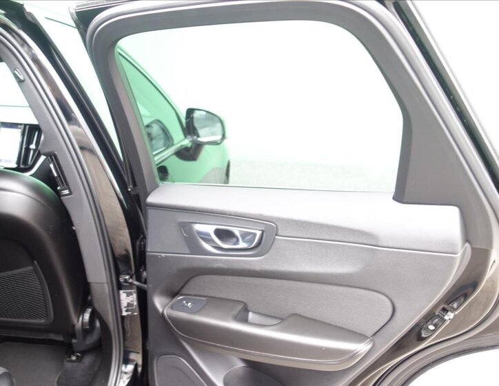 Volvo XC60 SUV / Terénní 2,0 l 110 kw