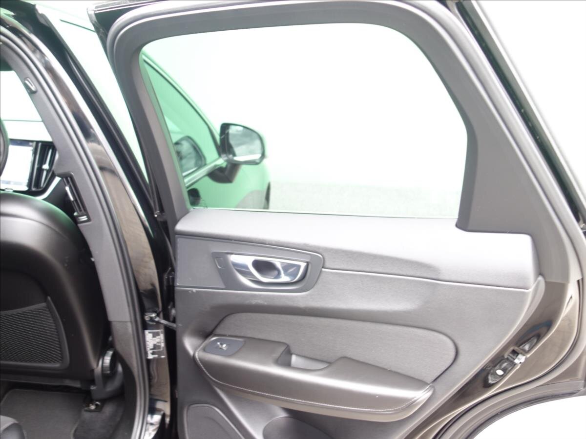 Volvo XC60 SUV / Terénní 2,0 l 110 kw