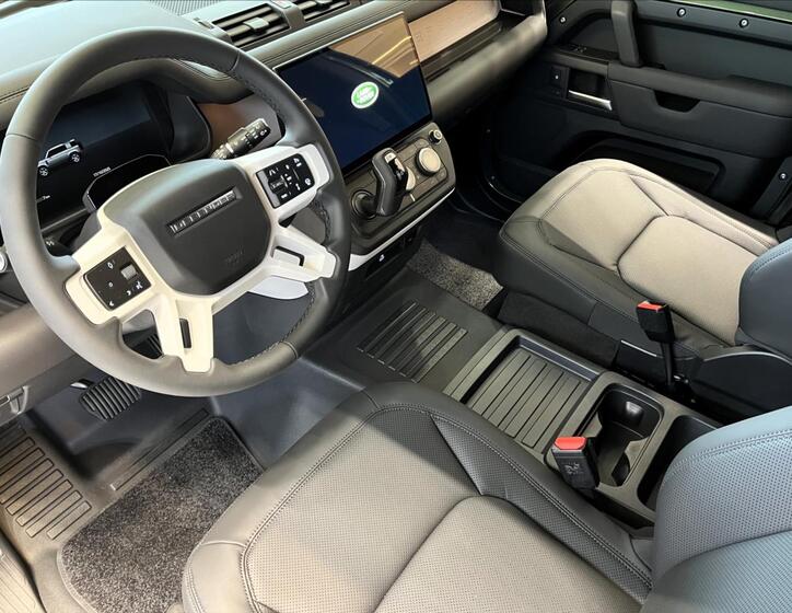 Land Rover Defender 13