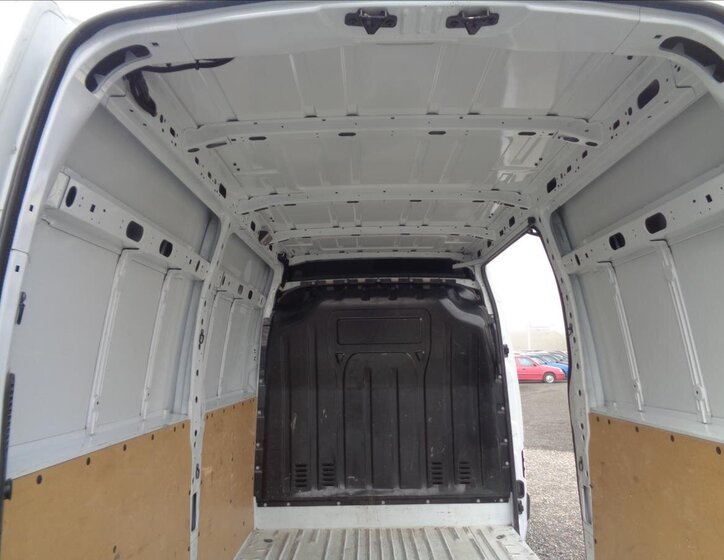 Nissan Interstar Skříň 2,3 l 110 kw