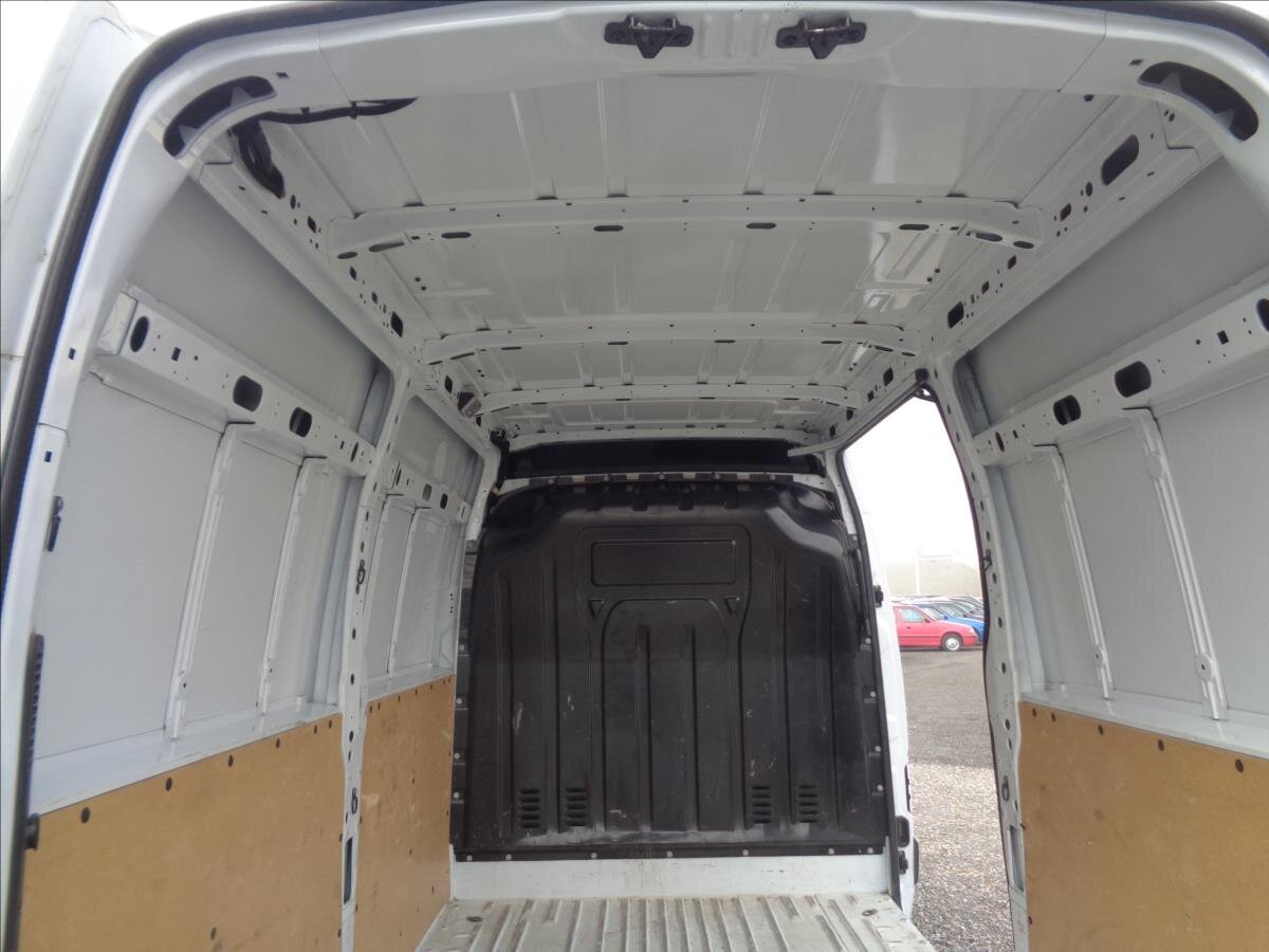 Nissan Interstar Skříň 2,3 l 110 kw