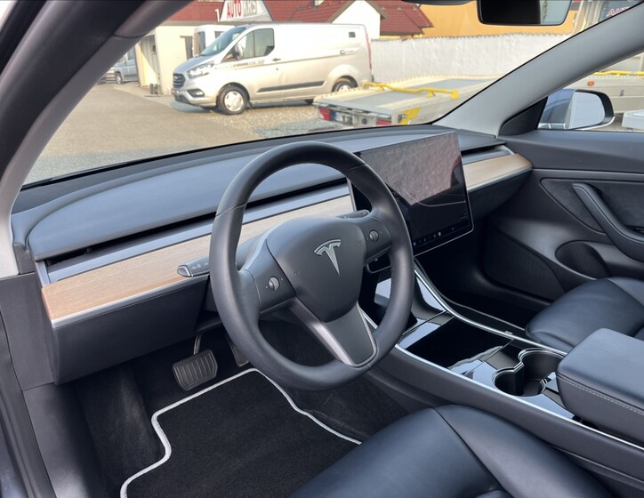 Tesla Model 3 20