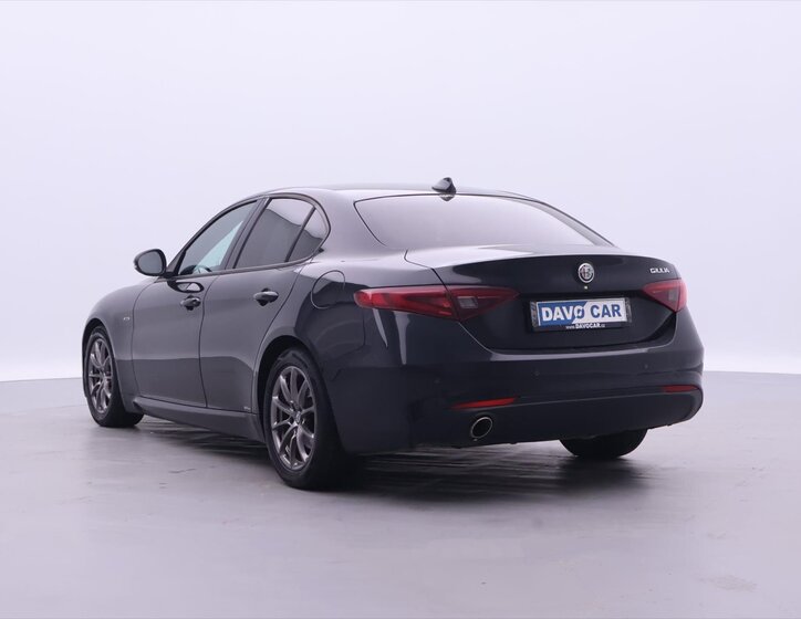 Alfa Romeo Giulia Sedan / Limuzína 2,1 l 110 kw