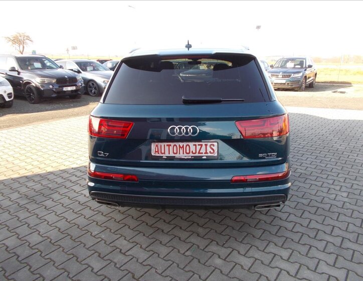 Audi Q7 10