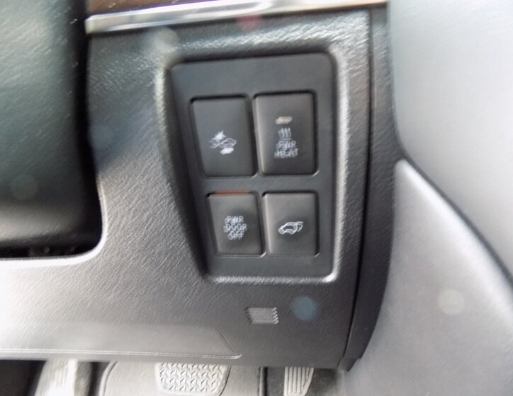 Toyota Land Cruiser 26