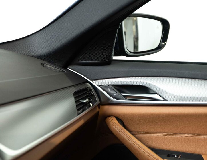 BMW Řada 5 Kombi 3,0 l 195 kw