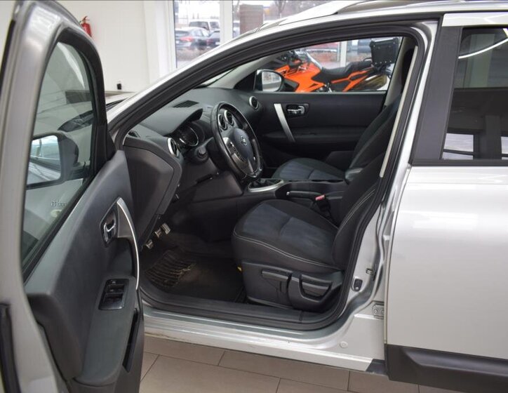 Nissan Qashqai SUV 2,0 l 104 kw