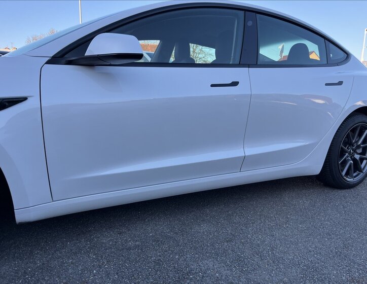 Tesla Model 3 Sedan / Limuzína 0,0 208 kw