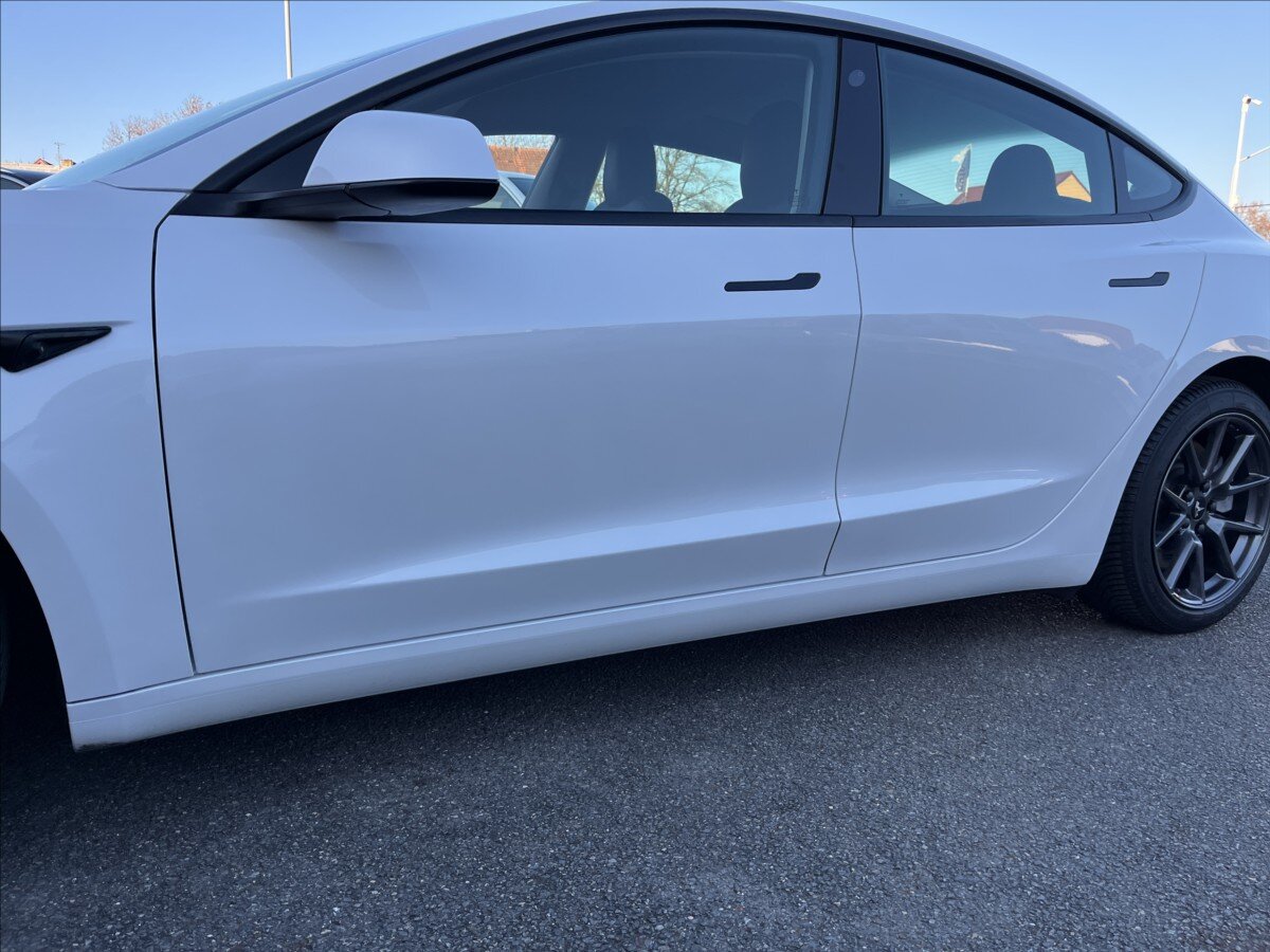 Tesla Model 3 Sedan / Limuzína 0,0 208 kw