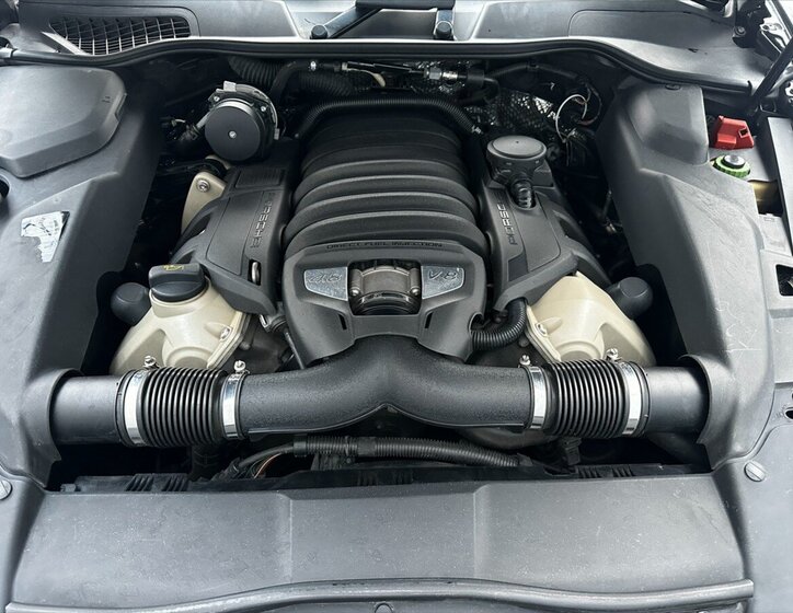 Porsche Cayenne Kombi 4,8 l 294 kw