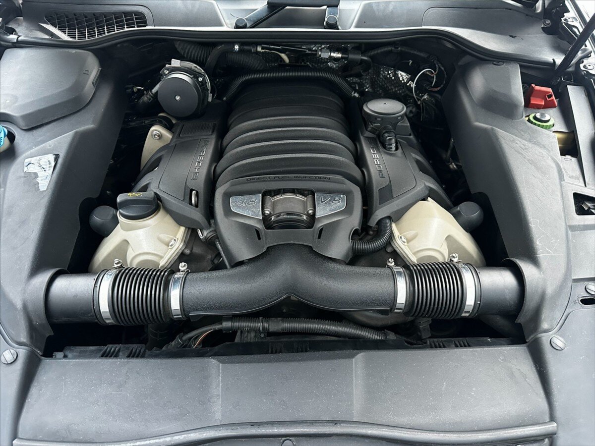 Porsche Cayenne Kombi 4,8 l 294 kw