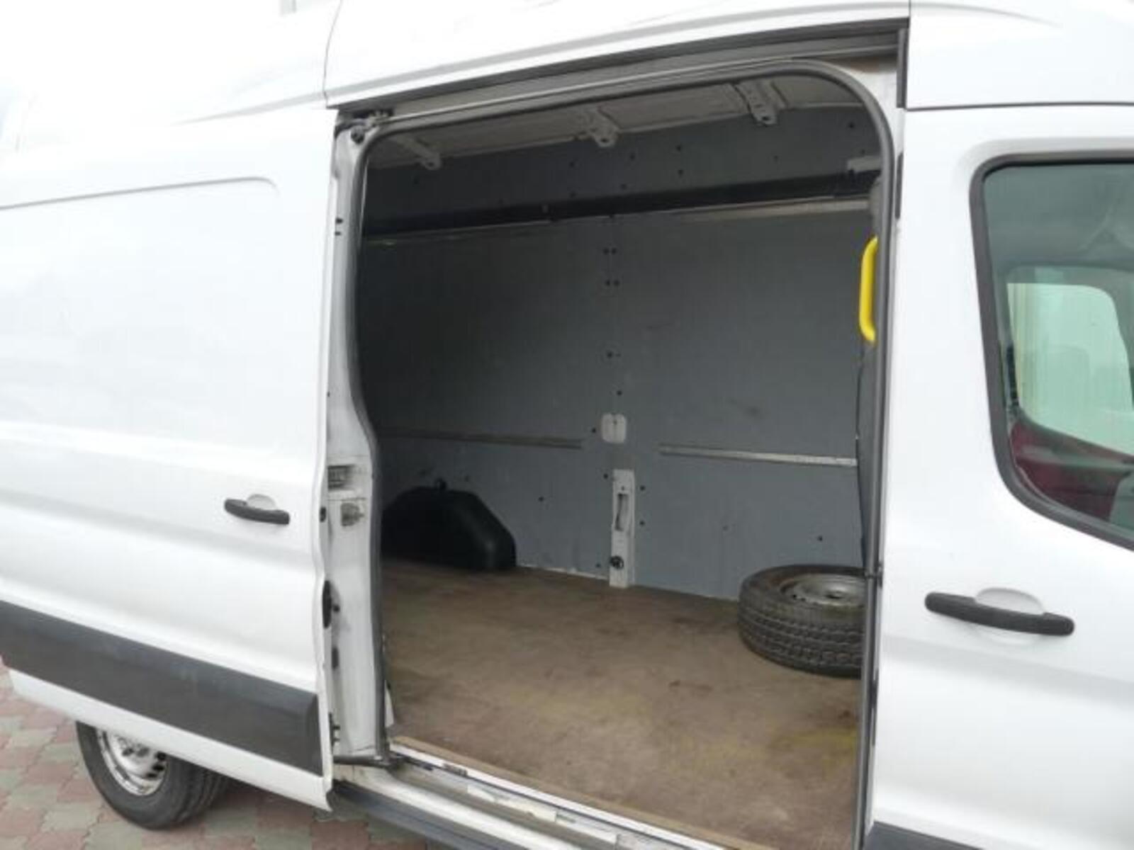 Ford Transit 8