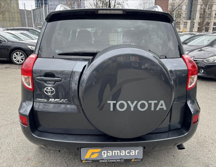 Toyota RAV4 SUV / Terénní 2,2 l 100 kw